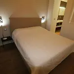 Luxury, 3 Bedroom, 3 Bathrooms 5 Mins From The Palais 410 Апартаменты *