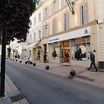 Апартаменты Luxury, 3 Bedroom, 3 Bathrooms 5 Mins From The Palais 410 *