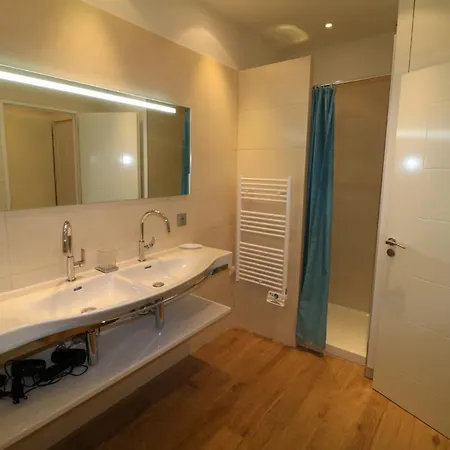 Luxury, 3 Bedroom, 3 Bathrooms 5 Mins From The Palais 410 Appartement