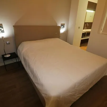 Luxury, 3 Bedroom, 3 Bathrooms 5 Mins From The Palais 410 Appartement *