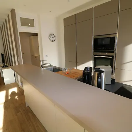 Luxury, 3 Bedroom, 3 Bathrooms 5 Mins From The Palais 410 Cannes